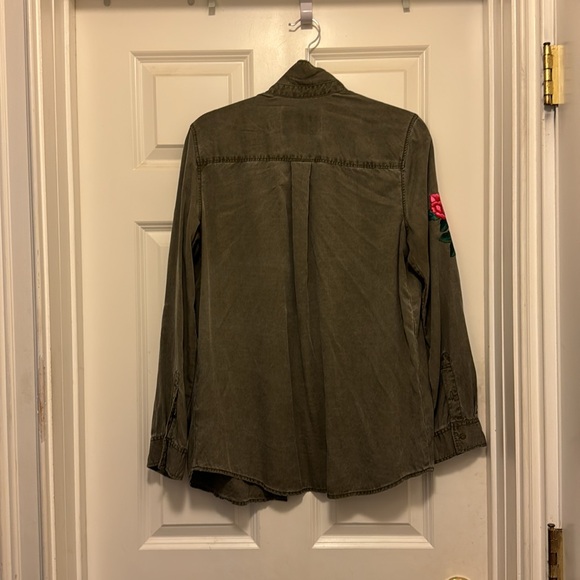 Express Button Up - Picture 2 of 7